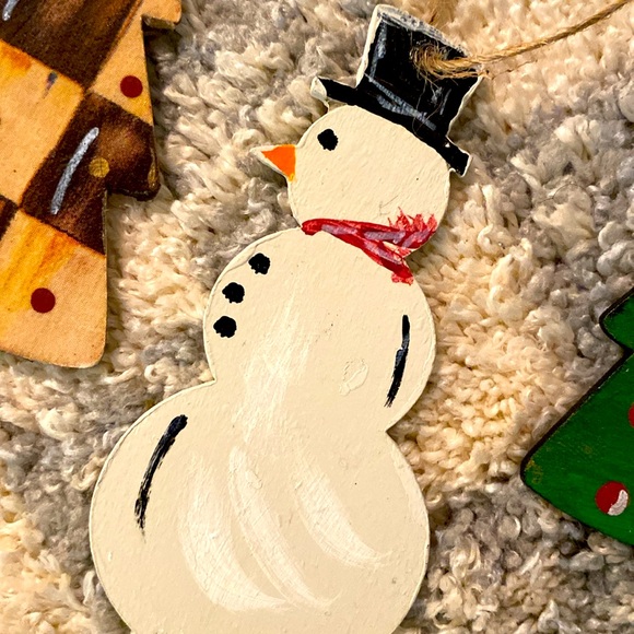 ๐ BUNDLE/3 ๐๐๏ธ HANDPAINTED ADORABLE ORNAMENTS CHRISTMAS ๐ TREES & SNOWMAN - Picture 4 of 6
